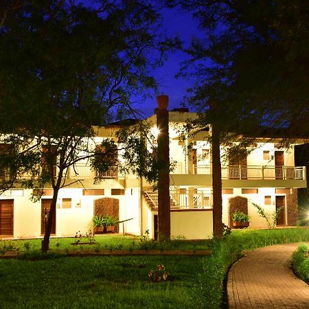 Hunters Lodge Twaandu Buitenkant foto