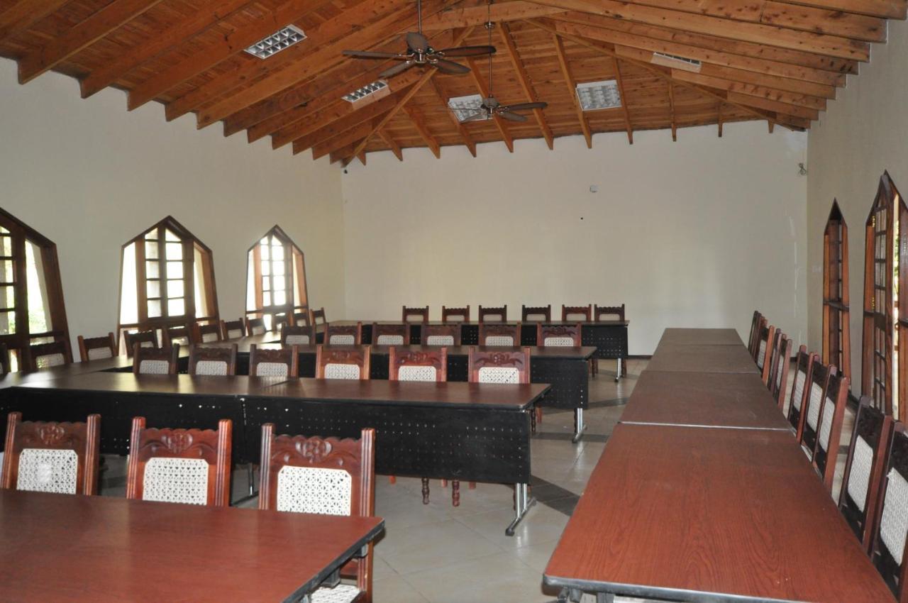 Hunters Lodge Twaandu Buitenkant foto