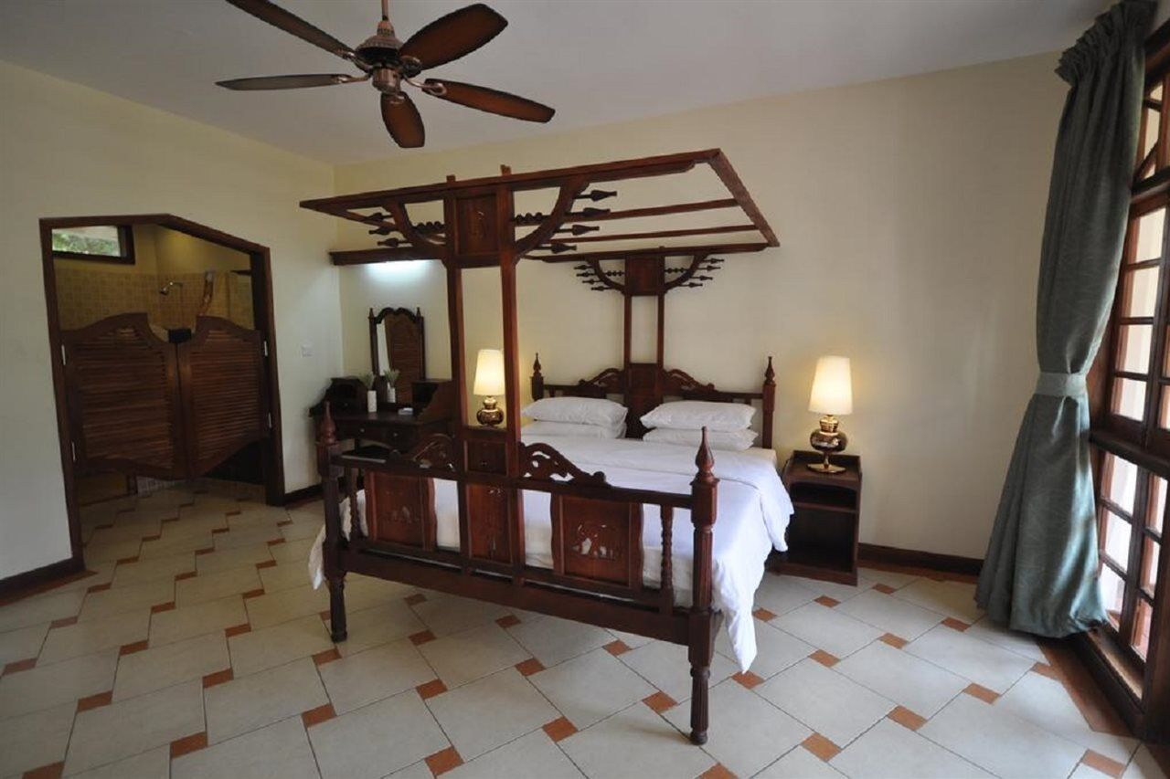 Hunters Lodge Twaandu Buitenkant foto